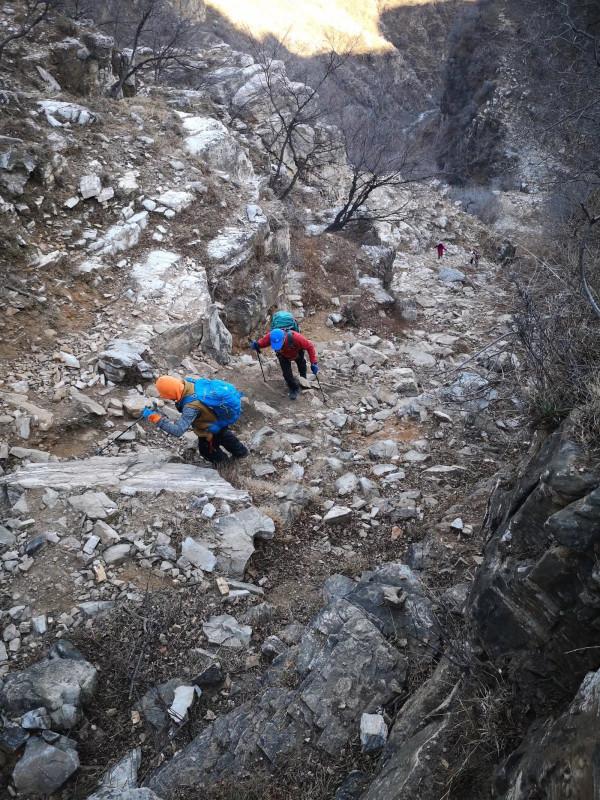 第一次感覺下山路望不到盡頭虐心的菩薩廟環穿 第一次感覺下山路望不到盡頭虐心的菩薩廟環穿
