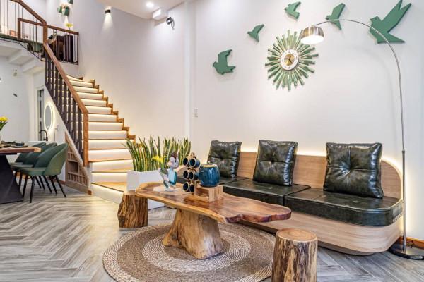 220㎡兩層別墅，上有露臺花園下有入戶庭院，無複雜裝修無比愜意