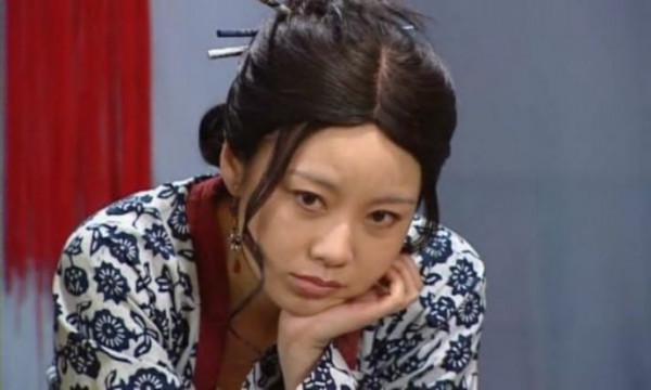 閆妮：爆紅前與前夫離婚，爆紅後公婆罵兒子丟了塊寶