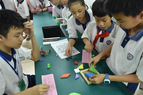 在中小學推行“5+2”模式以後……