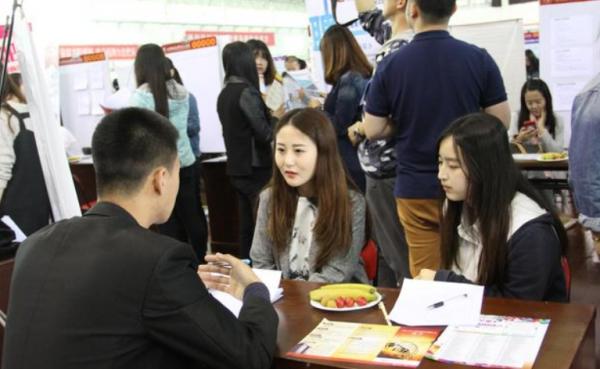 大學生別亂籤“三方協議”，容易丟失應屆生身份，以免自找麻煩