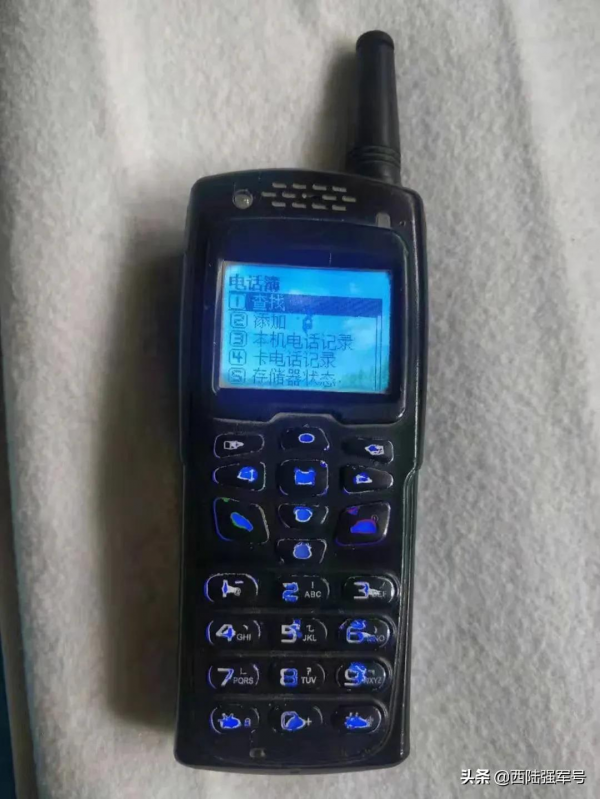 兵王的舊手機,早已看不清按鍵 兵王的舊手機,早已看不清按鍵