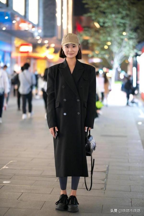 肩寬背厚的女人，儘量少穿這3種衣服，多穿另外3種，更時髦顯瘦