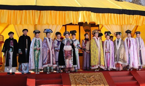 清朝的妃嬪一年能領到多少薪水‍‍?她們的一天又是怎麼度過的呢