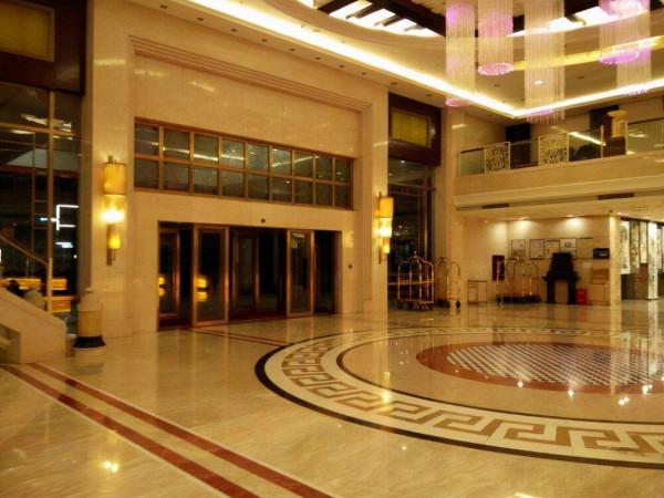 三河一大型酒店,造型為人形福祿壽,被評為中國最醜建築 三河一大型酒店,造型為人形福祿壽,被評為中國最醜建築