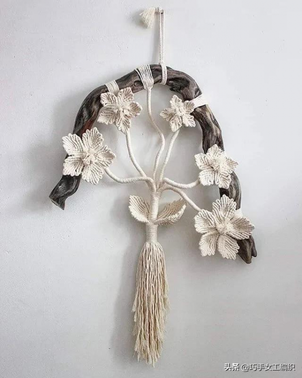 用剩餘的棉繩編了幾片葉子，組合起來簡直美翻了，鄰居都要學起來