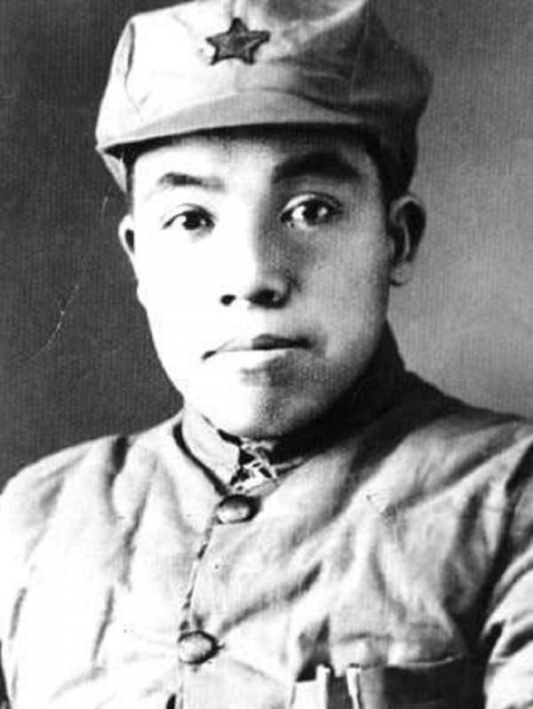 06年，朱旦華看著牆上的全家福，問毛遠新：這張照片你怎麼找到的