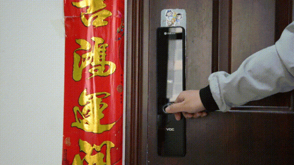 榮耀VOC智慧門鎖X6體驗，手機一碰即開，讓家更舒心