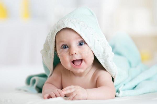 新生兒生長髮育標準，你們家寶寶達標了嗎？新手爸爸媽媽對照下