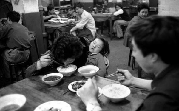 14歲進人民大會堂,22歲生3娃被拋棄,她的人生都是被父親毀掉的 14歲進人民大會堂,22歲生3娃被拋棄,她的人生都是被父親毀掉的