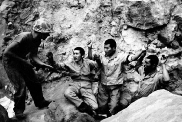 美軍攻克誇賈林島，救下了朝鮮勞工，主動帶路搜剿漏網鬼子