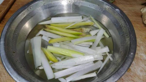 無論調啥肉餡,牢記加1水1油,忌用1料,肉餡鮮嫩多汁,越吃越香 無論調啥肉餡,牢記加1水1油,忌用1料,肉餡鮮嫩多汁,越吃越香