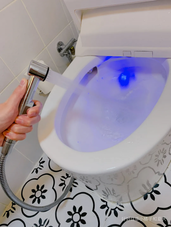 衛生間面積小？她家2.5㎡，比多5㎡還值