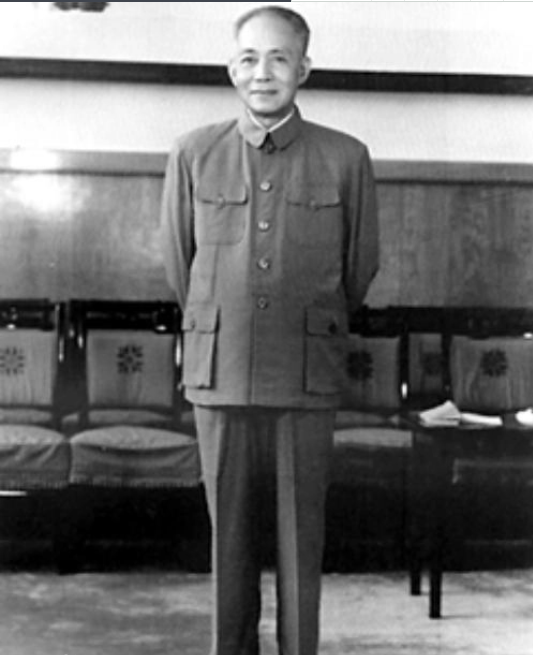 鄧小平點名陳丕顯到總政工作，餘秋裡託王震反映：我想和他換一換