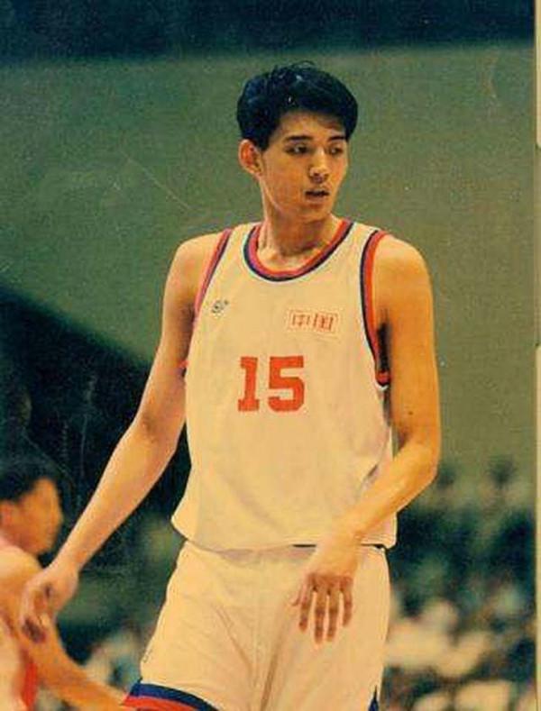 中國籃球金童玉女鞏曉彬李昕，9年前戀愛無結果，最後各自嫁娶