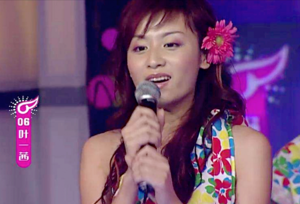 張傑送鬱可唯《快女》號牌掀回憶殺，如今超女、快女誰混出頭了？