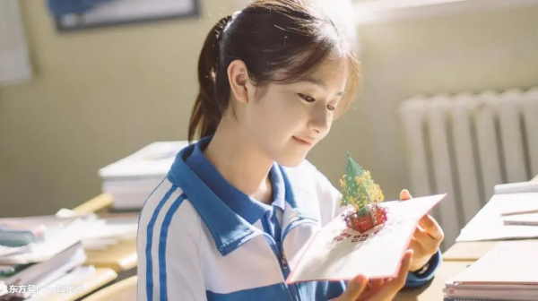 女學生別硬演！強裝嫩的比紅燒肉還油膩，有人卻似清泉，美了歲月