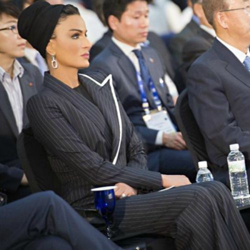 詩麗吉的穿搭都挺奢華的，沒想到看到莫扎後，才知道啥叫真壕氣