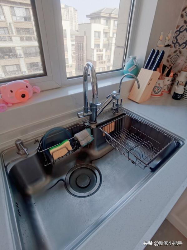 她家最頂層上下兩層的新房，很有空間感，露天陽臺做花園真羨慕