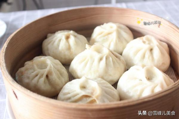 蒸包子，韭菜芹菜靠邊站，用它做餡鮮美多汁，出鍋連吃3個真過癮
