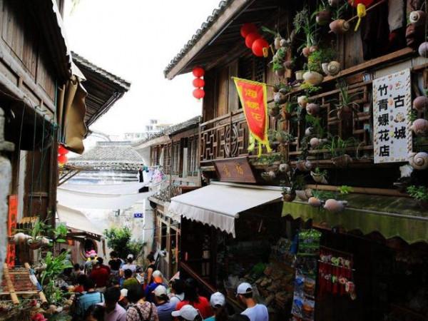 石浦漁港：歷史上的海防重鎮，人稱&OpenCurlyDoubleQuote;城在港上，山在城中&rdquo;