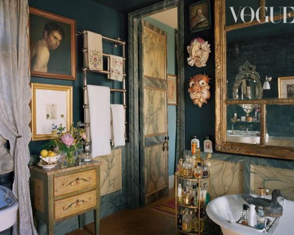 被迪奧開除後，他歸隱法國鄉間，改造後的老房子美得無藥可救