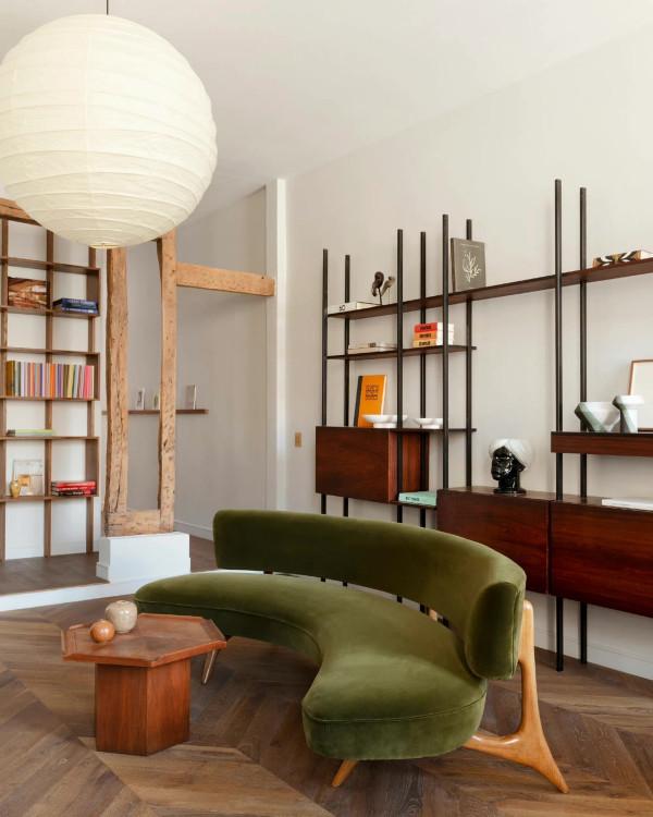 一位優雅女士的巴黎住所，木頭和大理石，舒服又貌美，太理想了