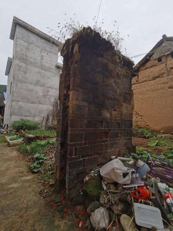 誰能想到,這兩三米高的土疙瘩,就是歷史上著名的“百二秦關” 誰能想到,這兩三米高的土疙瘩,就是歷史上著名的“百二秦關”