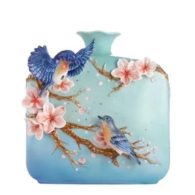 瓷器花樣新玩法,美得讓人目不轉睛。(法藍瓷) 瓷器花樣新玩法,美得讓人目不轉睛。(法藍瓷)