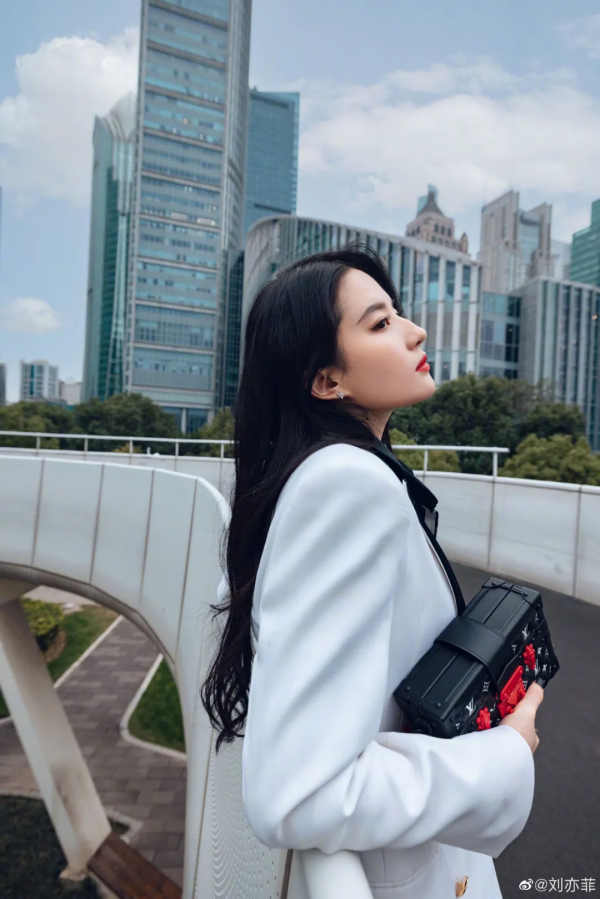 夢迴林蕭,楊冪的S形側顏太絕了 夢迴林蕭,楊冪的S形側顏太絕了