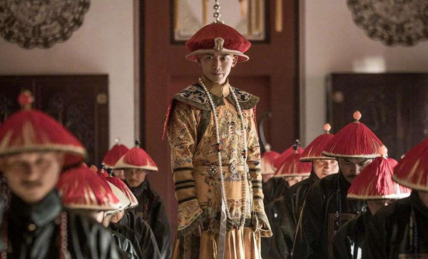 清代一考生抱著裝饅頭的麻袋參加殿試,康熙看文章後:你就是狀元 清代一考生抱著裝饅頭的麻袋參加殿試,康熙看文章後:你就是狀元