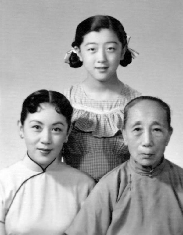 明星之女姚姚：男友自殺後，她未婚先孕和繼父鬧翻，31歲車禍離世