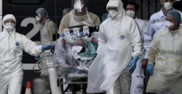 美國一天敲響800次喪鐘，參議員又染急病去世，白旗插滿國家廣場