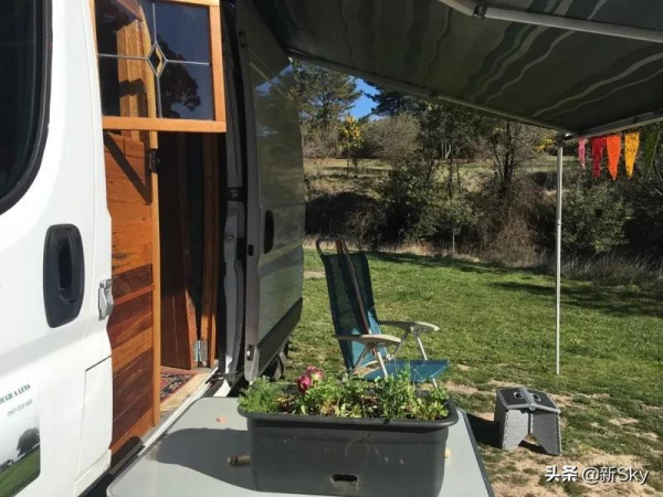 64歲姑娘賣房去流浪，把全世界裝進僅8㎡家：希望我老了能這麼酷