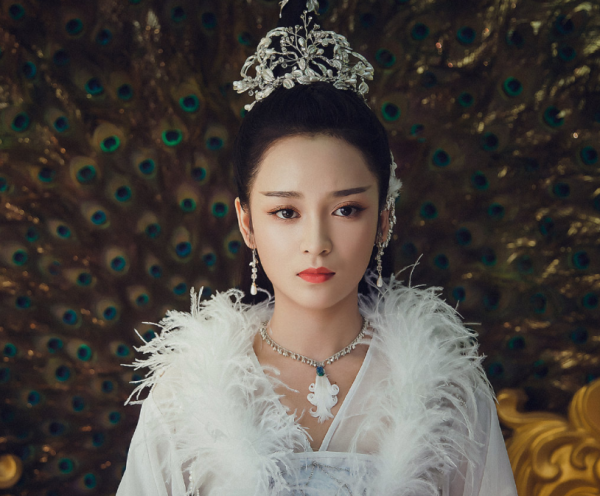 明明是同一張臉，演完《香蜜》演《長月燼明》，不說真沒看出來