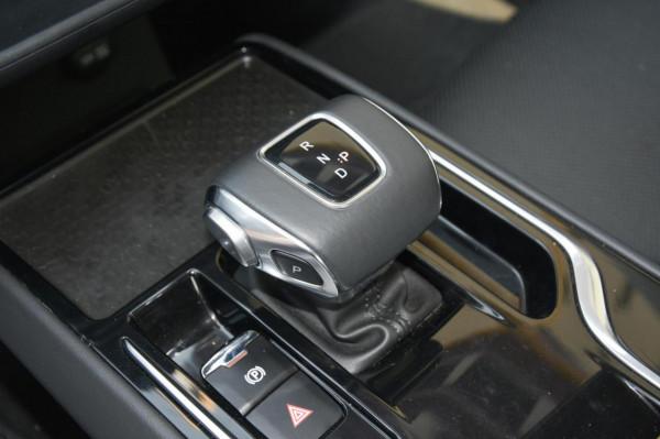 紅旗E-QM5，中型車，空間寬裕，純電動，配136馬力，造型時尚