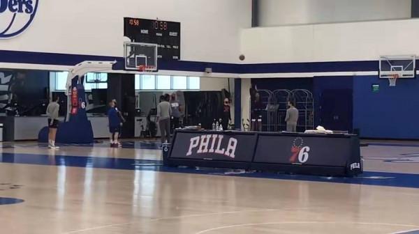 三分訓練6中3太差!費城寶貝三年學不會投籃!他在恩比德爭不了冠 三分訓練6中3太差!費城寶貝三年學不會投籃!他在恩比德爭不了冠