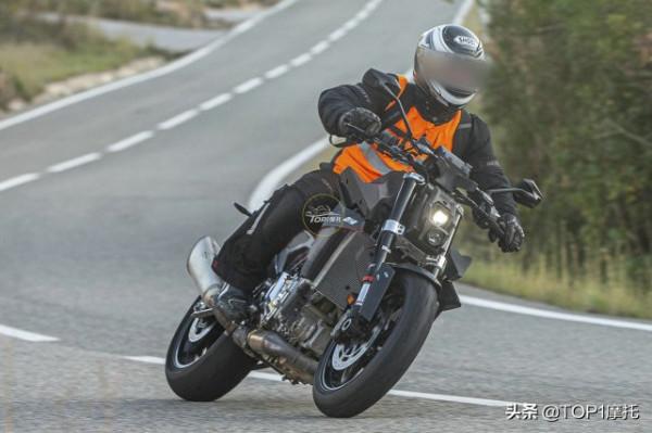 新車爆料：KTM 990 Duke最新諜照 劍道臉竟然沒了？