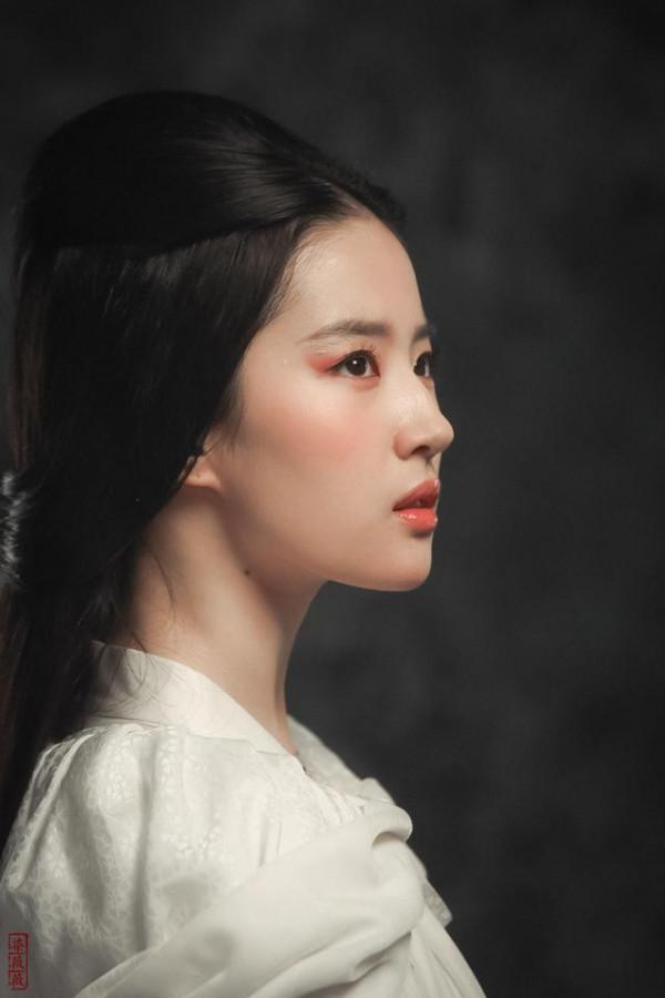《銅雀臺》中的劉亦菲，翩若驚鴻，美得讓人驚豔