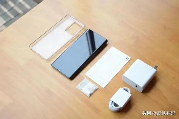 這樣的手機是不是很多人心中期待的樣子? 這樣的手機是不是很多人心中期待的樣子?