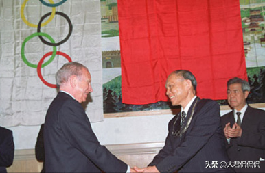 霍英東做了什麼?感動中國,去世後享受國葬待遇,港澳頂流人物抬棺 霍英東做了什麼?感動中國,去世後享受國葬待遇,港澳頂流人物抬棺