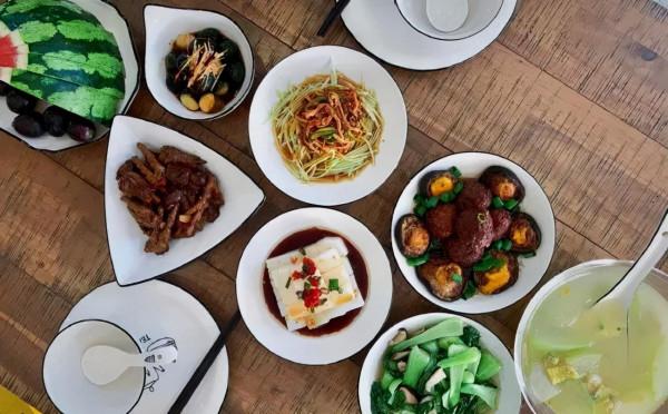 不出京住進西湖般的風景,走進夜晚的小院,伴著蟲鳴看星空 不出京住進西湖般的風景,走進夜晚的小院,伴著蟲鳴看星空