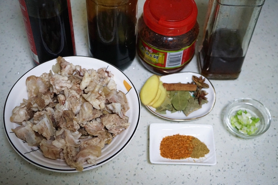 一鍋滷肉太香了，做成肉滷刀削麵，吃完還想吃