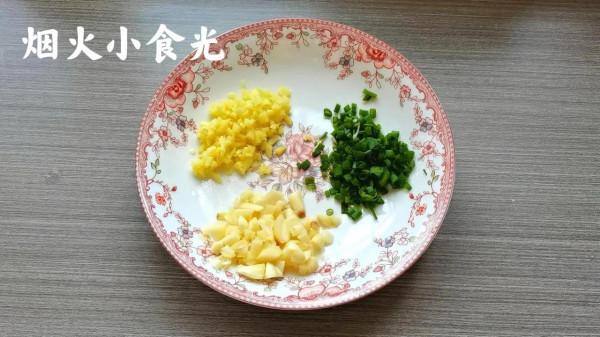 凍豆腐不要老燉著吃，像我這樣做，超下飯，連孩子都能多吃一碗飯