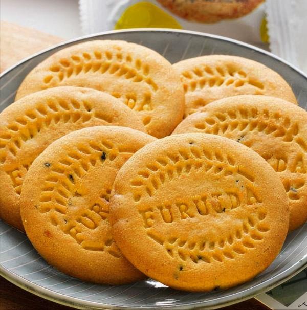 粗糧消化餅乾，入口後酥脆濃香，麥香味濃郁，既能解饞又能減脂