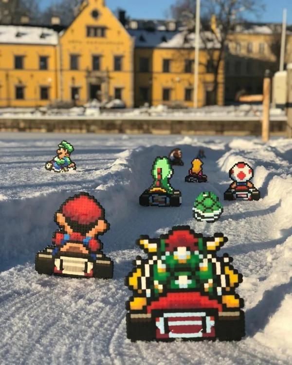 藝術家在大街上“搞事情”，獨特的​畫素藝術驚豔路人​：太有趣