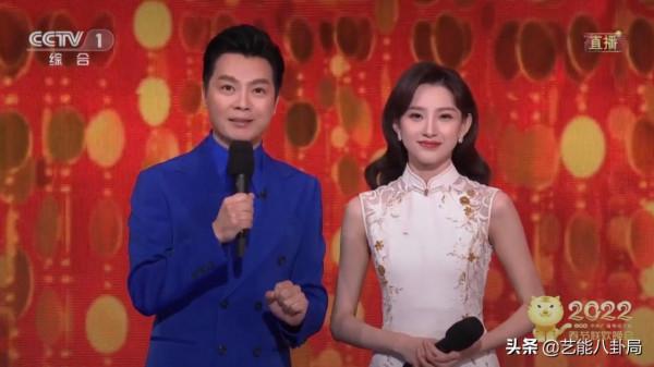 春晚新年戰袍秀：張小斐大衣10分鐘售罄，新主持馬凡舒旗袍美出圈