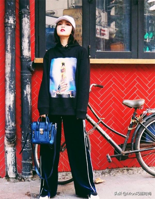 秋天衛衣怎麼穿？除了不搭牛仔褲，這“3種”下裝都可以，特時髦