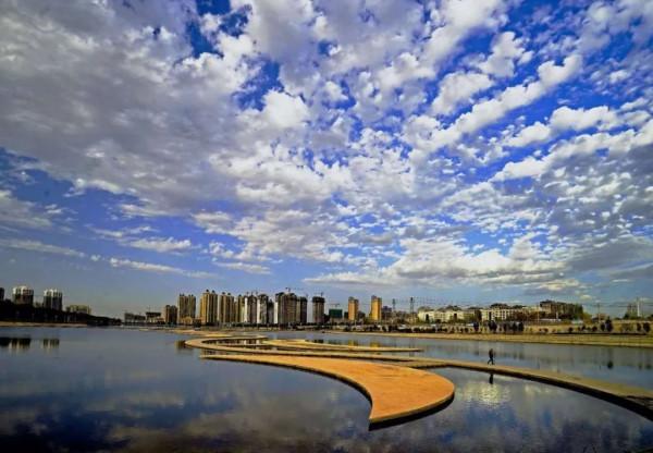 一泓碧波天馬湖 萬頃怒雲古涼州