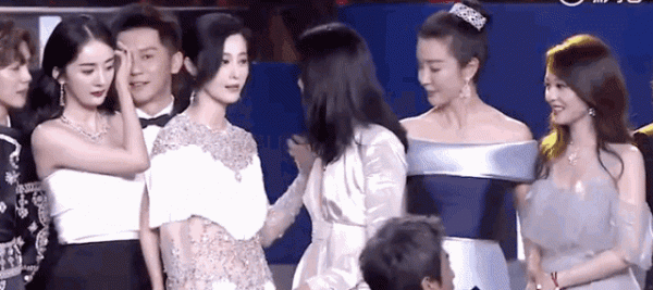 直播空場30分鐘，誰在耍大牌？